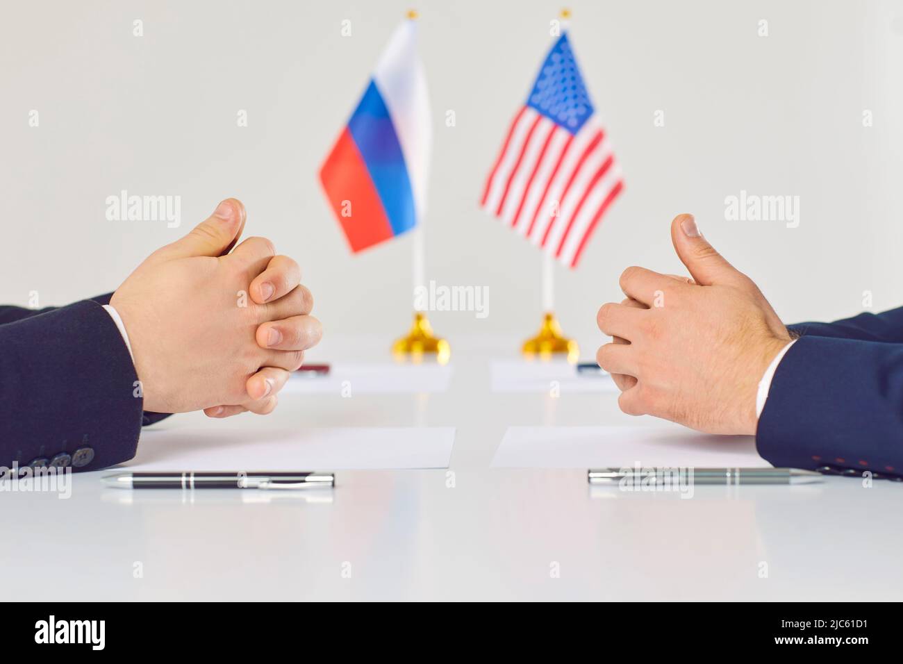 Incontro diplomatico tra i rappresentanti dell'America e della Russia sulla composizione delle relazioni estere. Foto Stock