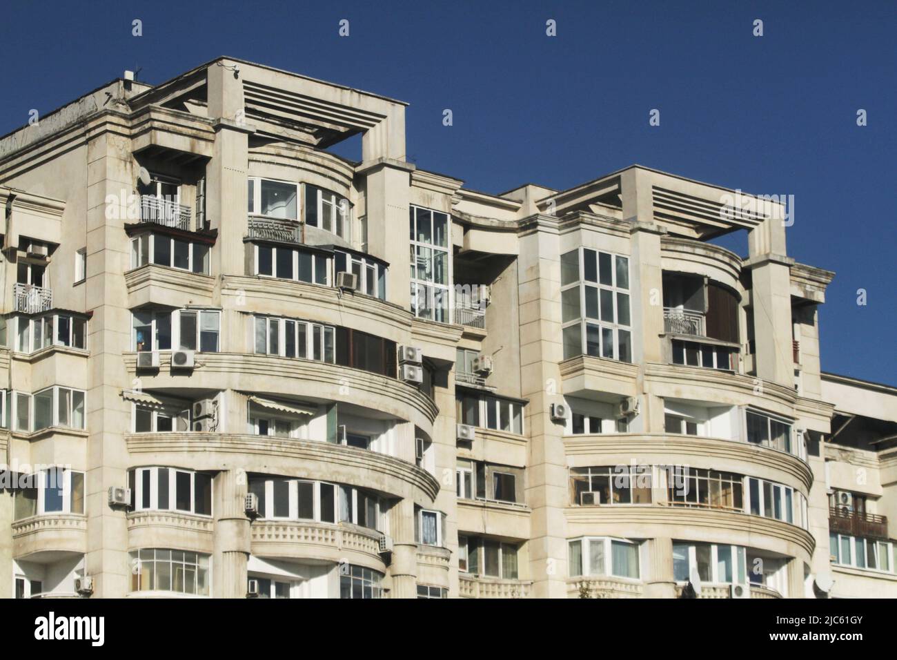 Bucarest, Romania. Vista esterna di un edificio di appartamenti nel Centro Civico. Foto Stock