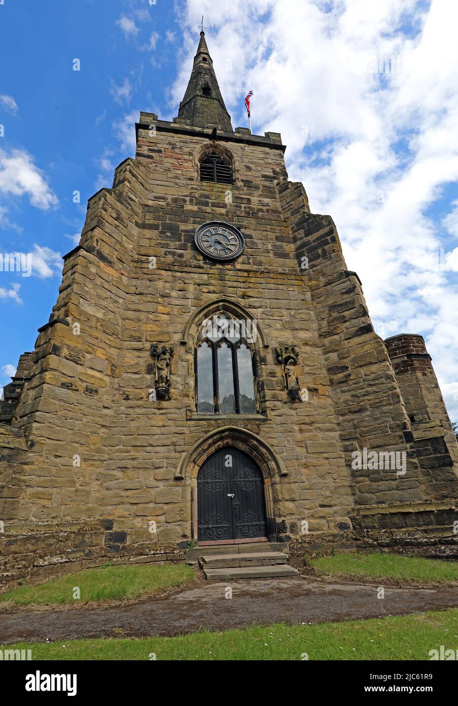 Torre Nord con orologio, Chiesa parrocchiale di St Oswalds, Golborne Road, Winwick , Warrington, Cheshire, INGHILTERRA, REGNO UNITO, WA2 8SZ Foto Stock