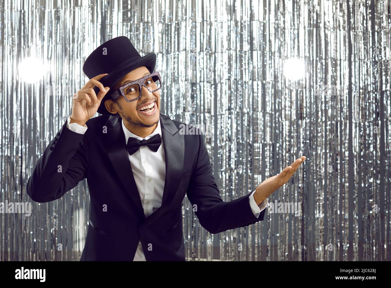 Uomo vestito e cappello a cilindro immagini e fotografie stock ad alta  risoluzione - Alamy