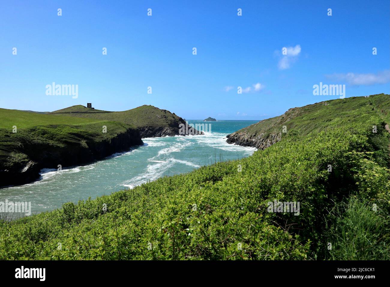 Porto di Port Quin e Doyden Caste. Foto Stock