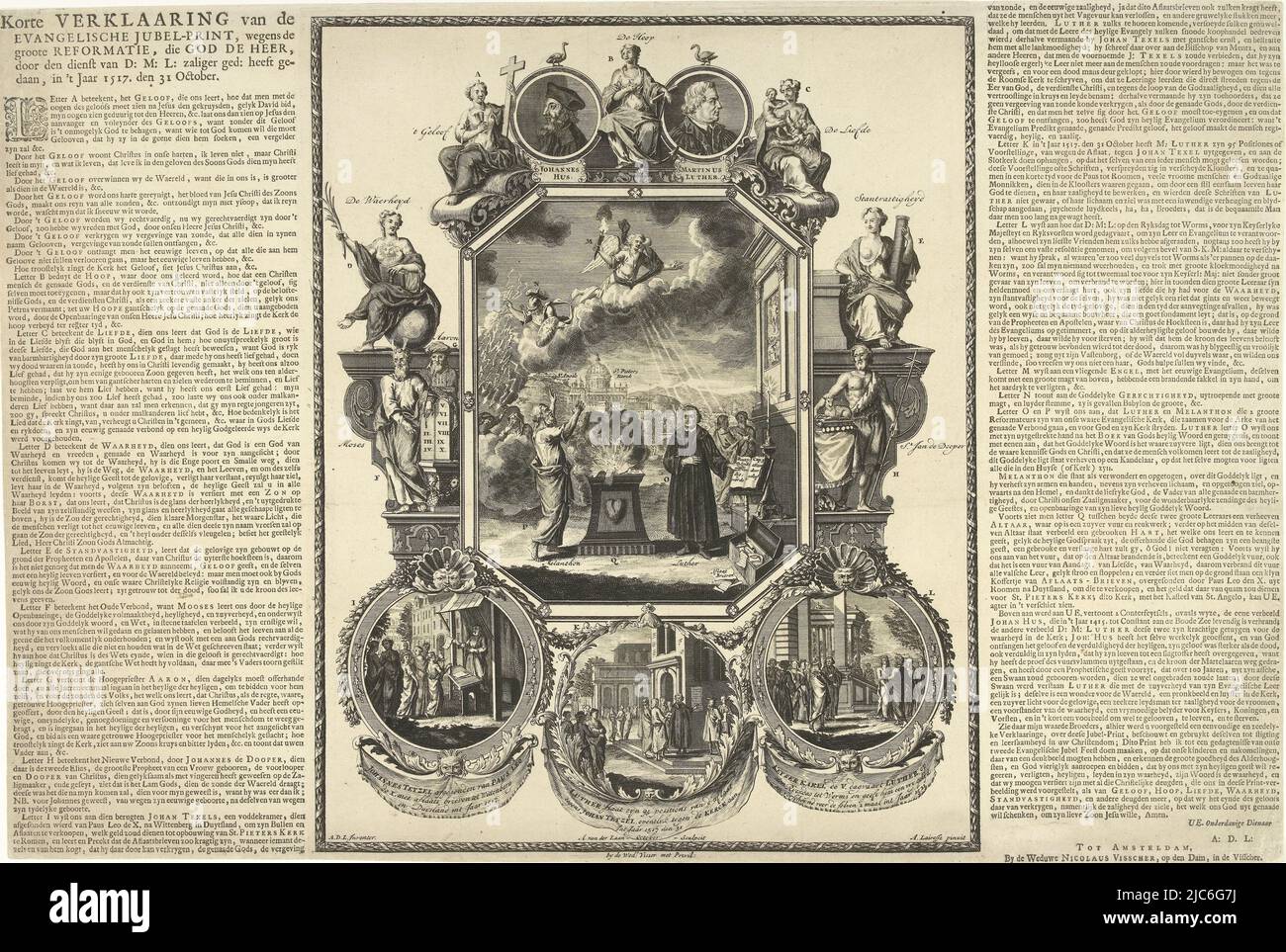 Stampa evangelica del giubileo che celebra il secondo centenario della riforma, 31 ottobre 1717. Scena centrale con Lutero e Melanchton ad un altare sul quale il fuoco Divino brucia la falsa Dottrina, in una cornice decorata con ritratti di Hus e Lutero, tre scene della vita di Lutero, capi biblici e le personificazioni della verità, della fede, della speranza, dell'Amore e della stabilità. Stampato su entrambi i lati della lastra la spiegazione della rappresentazione., Stampa evangelica del giubileo del secondo centenario della riforma, 1717, stampatore: Adolf van der Laan, (menzionato in oggetto Foto Stock