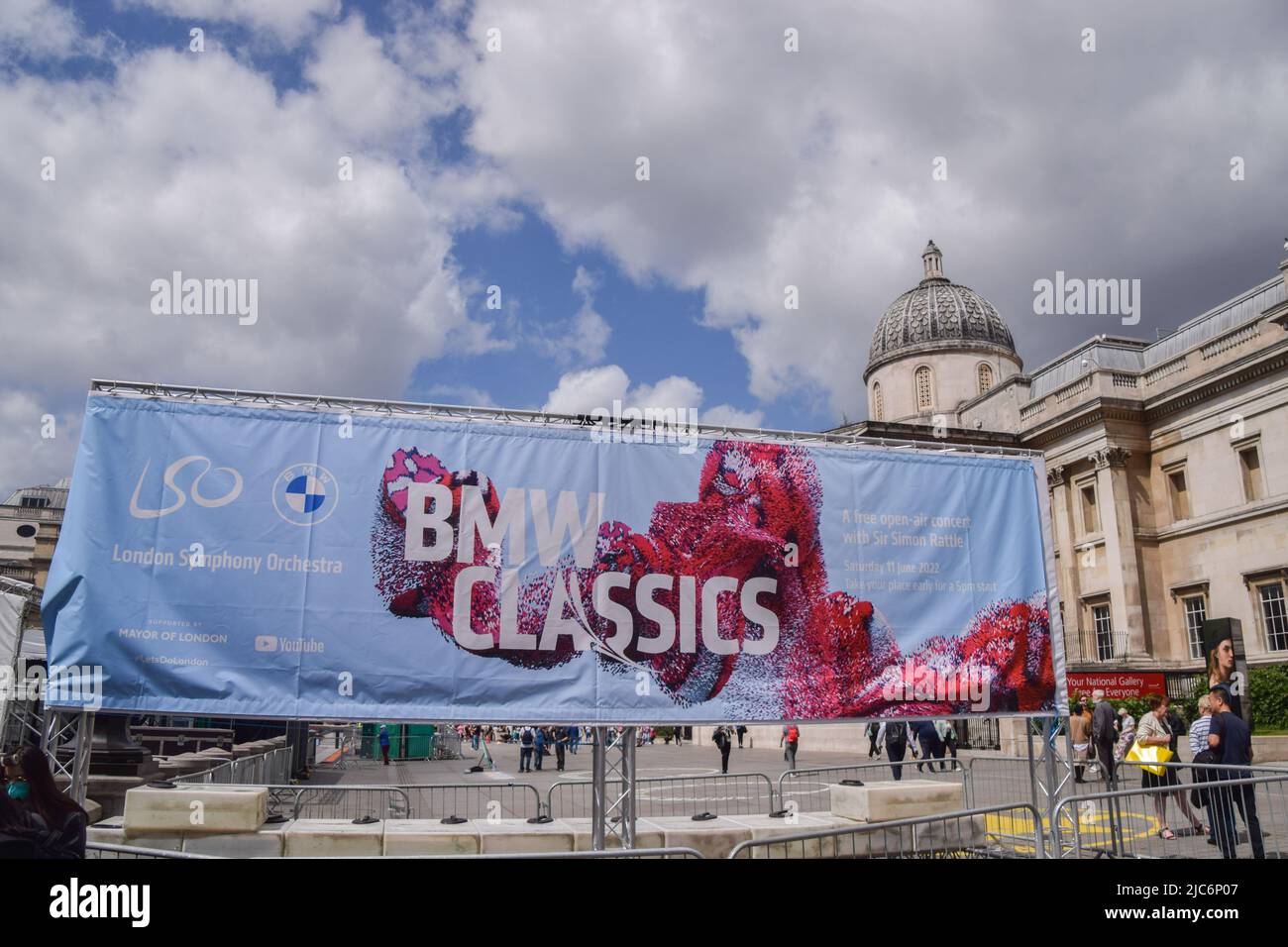 Londra, Regno Unito. 10th giugno 2022. Sono in corso i preparativi per la BMW Classics a Trafalgar Square. Il concerto gratuito all'aperto con la London Symphony Orchestra si svolge il 11 giugno. Credit: Vuk Valcic/Alamy Live News Foto Stock