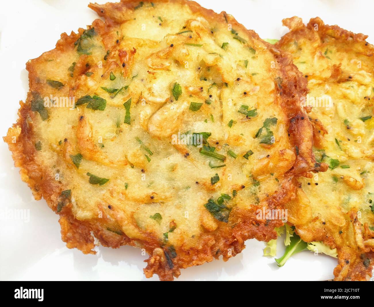 Frittata di gamberi o tradizionale spagnola Tortita de Camarones. Tapas cibo spagnolo Foto Stock