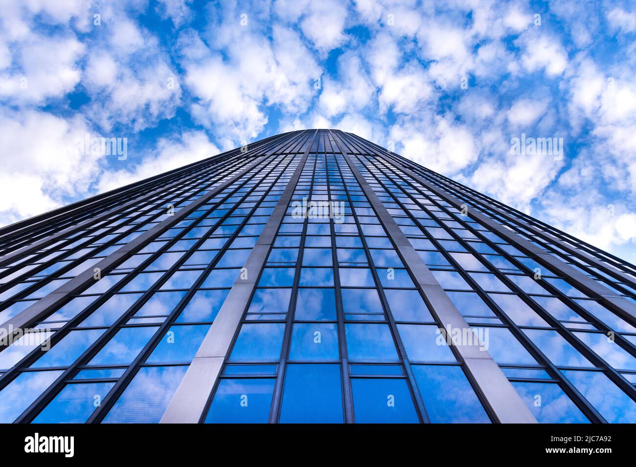 Tour Montparnasse, edificio con grattacieli da 210m uffici nel quartiere Montparnasse 15th di Parigi, Francia. Parigi Foto Stock