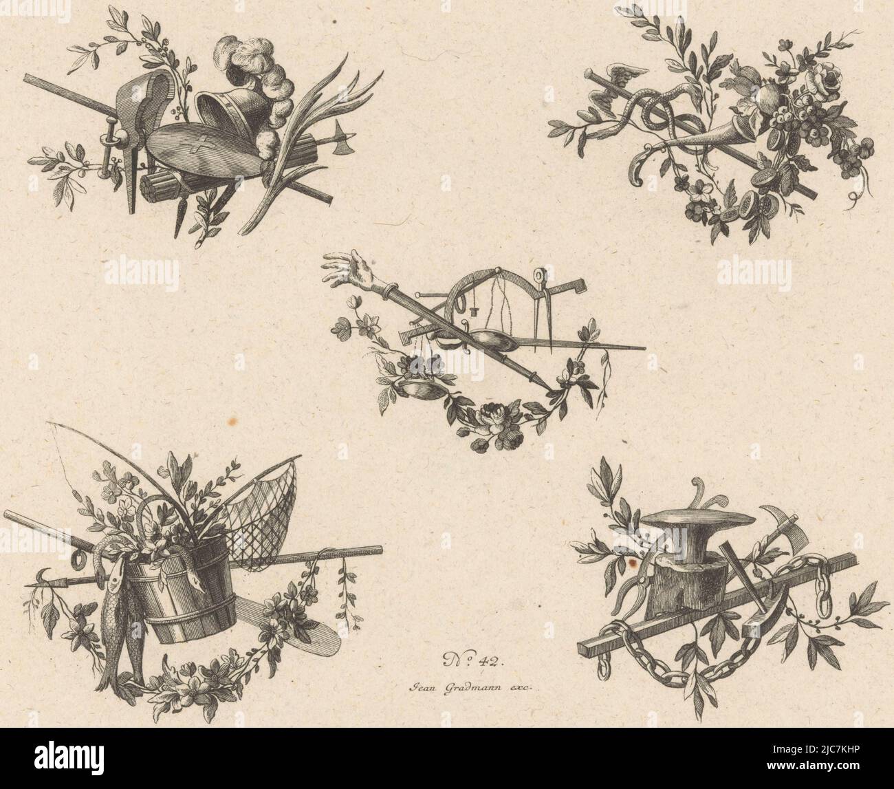 Cinque trofei. In alto a sinistra con casco, scudo e armi. In alto a destra con attributi appartenenti alla dea Pax. Al centro con attributi geometrici. In basso a sinistra con attributi appartenenti alla pesca. In basso a destra con attributi appartenenti all'arte della forgiatura. Numero dell'editore 42. Attributi appartenenti a Pax e trofei di pesca , tipografia: Johann Carl Schleich, (possibilmente), editore: Jean Gradmann, (menzionato in oggetto), 1769 - 1842, carta, incisione, h 201 mm x l 245 mm Foto Stock
