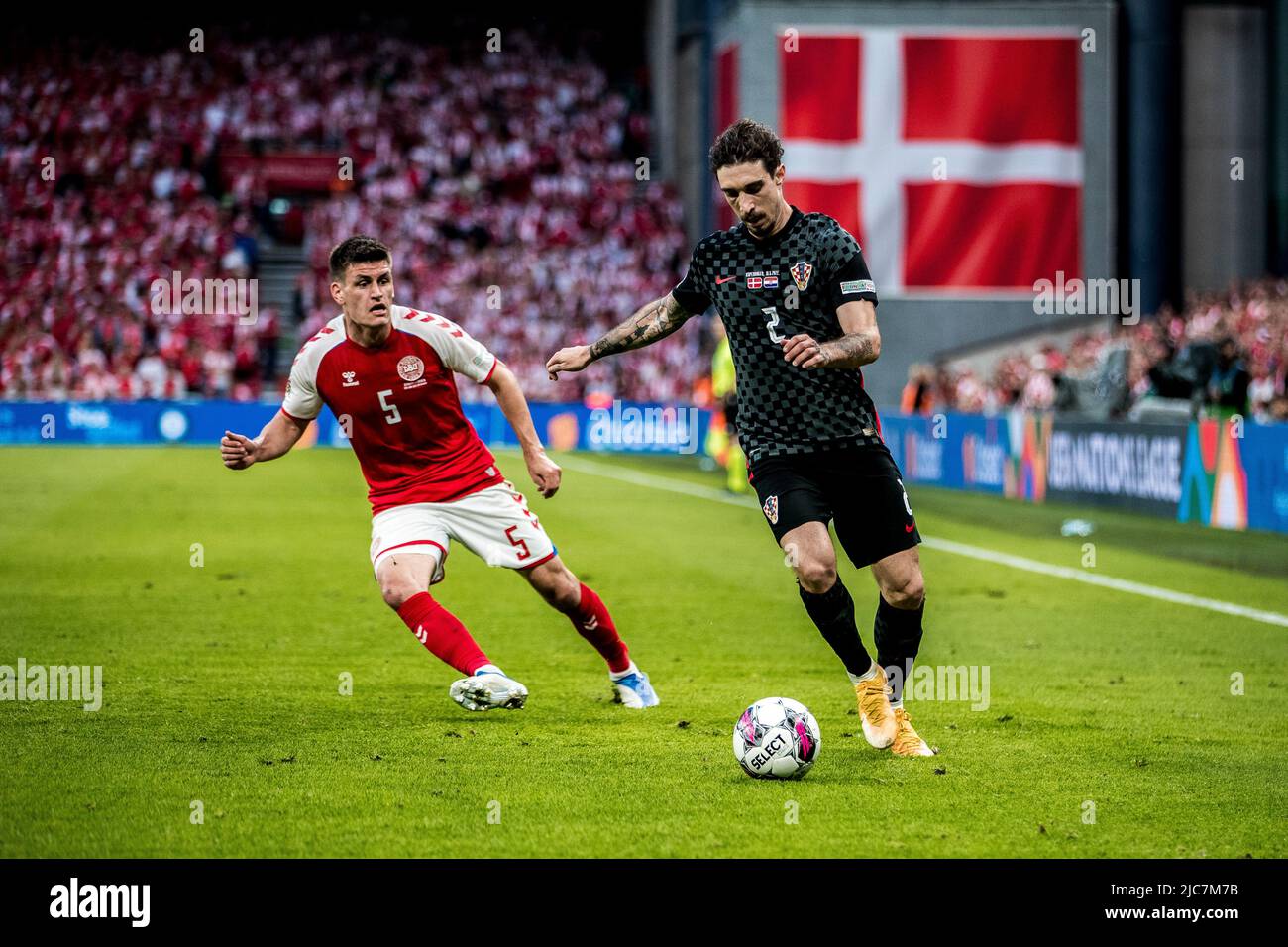 Copenaghen, Danimarca. 10th giugno 2022. Sime Vrsaljko (2) della Croazia ha visto durante la partita della UEFA Nations League tra Danimarca e Croazia al Parken di Copenaghen. (Photo Credit: Gonzales Photo/Alamy Live News Foto Stock