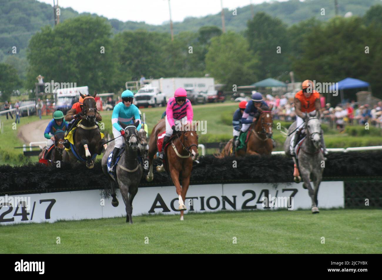 Sulla ferrovia lontana all'Iroquois Steeplechase 2022 nel Parco Percy Warner. Foto Stock