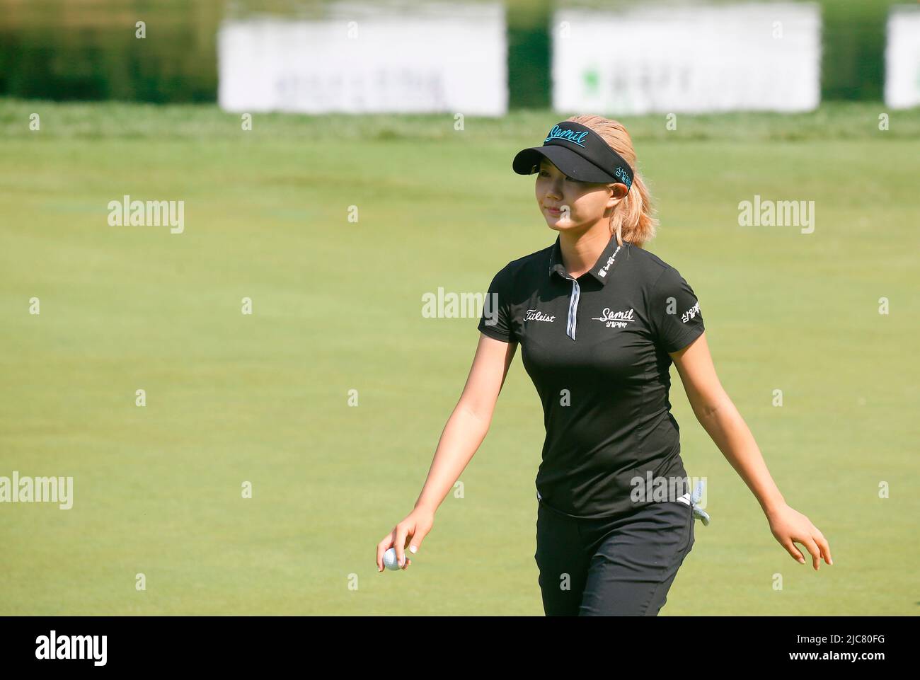 Seul, Corea del Sud. 10th giugno 2022. Park so-Hye (KOR), 10 giugno 2022 - Golf : Park so-Hye della Corea del Sud cammina fuori dal verde 10th durante il primo round del KLPGA Celltrion Queens Masters 2022 al Seolhaeone Country Club di Yangyang, ad est di Seoul, Corea del Sud. Credit: Lee Jae-Won/AFLO/Alamy Live News Foto Stock