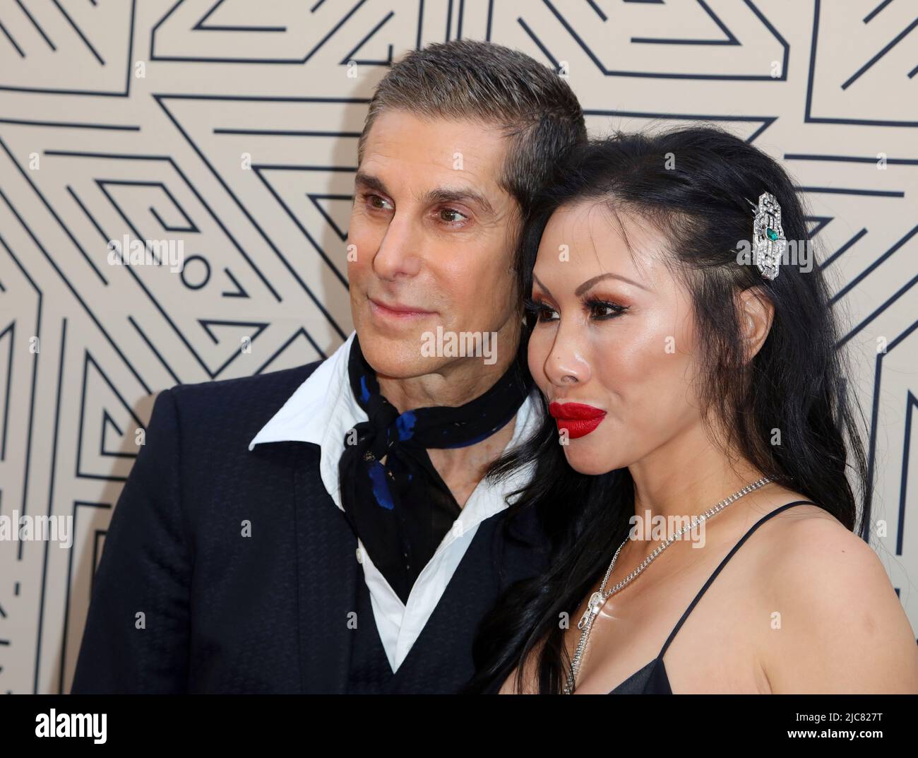 Hollywood, Stati Uniti. 10th giugno 2022. Perry Farrell, Etty Lau Farrell arriva al CORE Co-Founders Sean Penn e Ann Lee ha ospitato la loro annuale cena di gala di raccolta fondi tenutasi a Palladium di Hollywood, CA Venerdì 10 giugno 2022. (Foto di Juan Pablo Rico/Sipa USA) Credit: Sipa USA/Alamy Live News Foto Stock