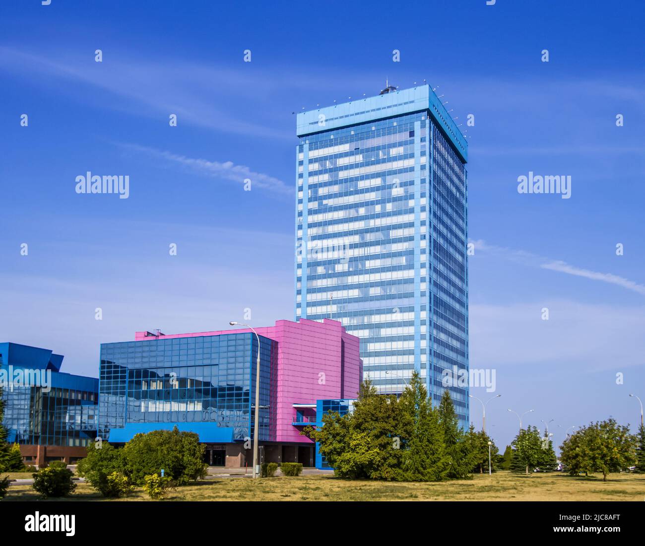 TOGLIATTI, RUSSIA - 30 aprile 2022: Sede di Avtovaz a Togliatti. Lo stabilimento di Avtovaz è vittima di sanzioni. Arresto di produzione. Mancanza di compon Foto Stock
