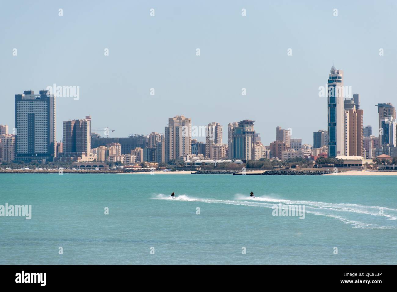 Una vista panoramica dello skyline di Kuwait City Foto Stock