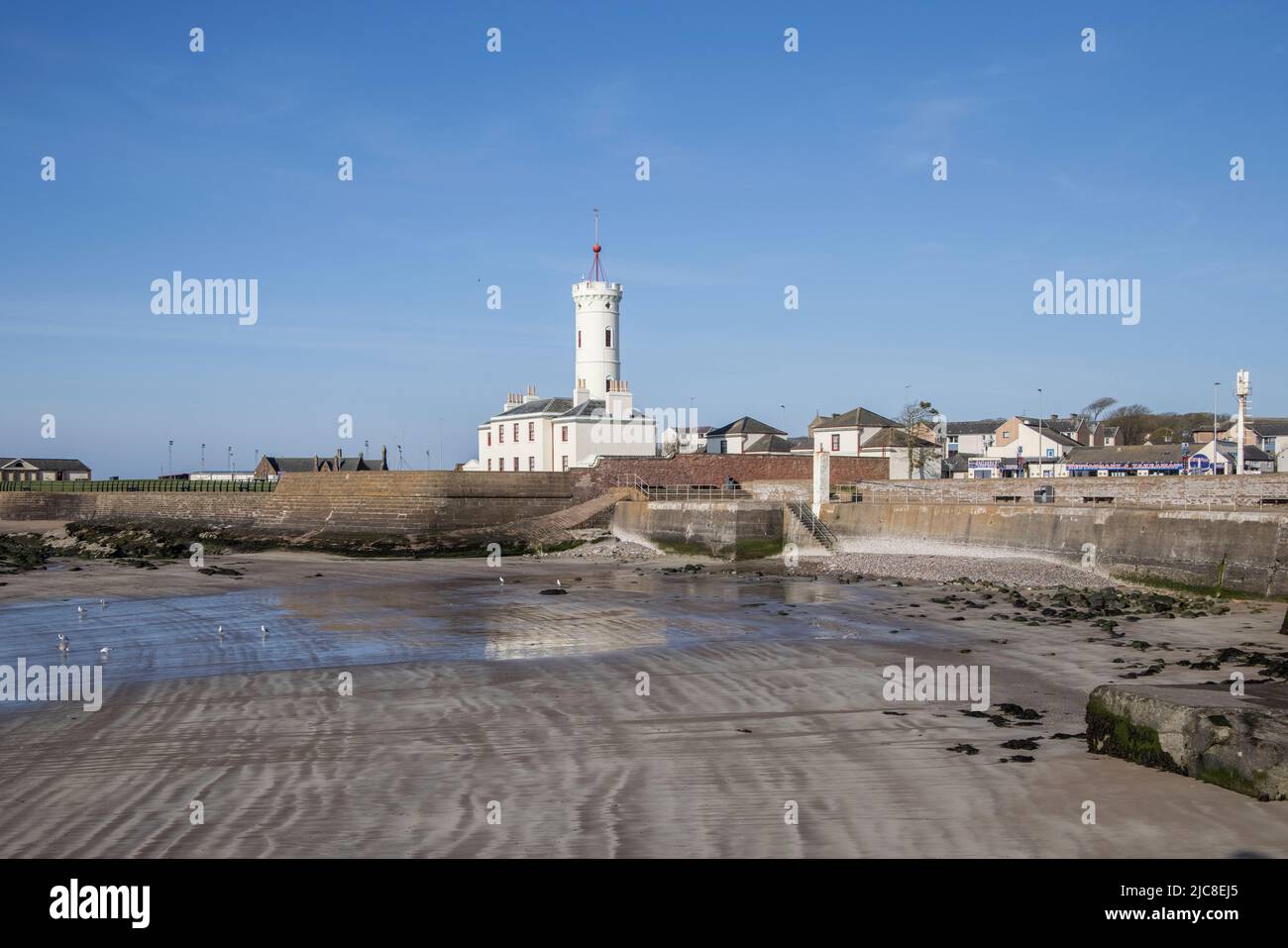 spiaggia nella piccola cittadina costiera di arbroath sulla costa orientale della scozia Foto Stock