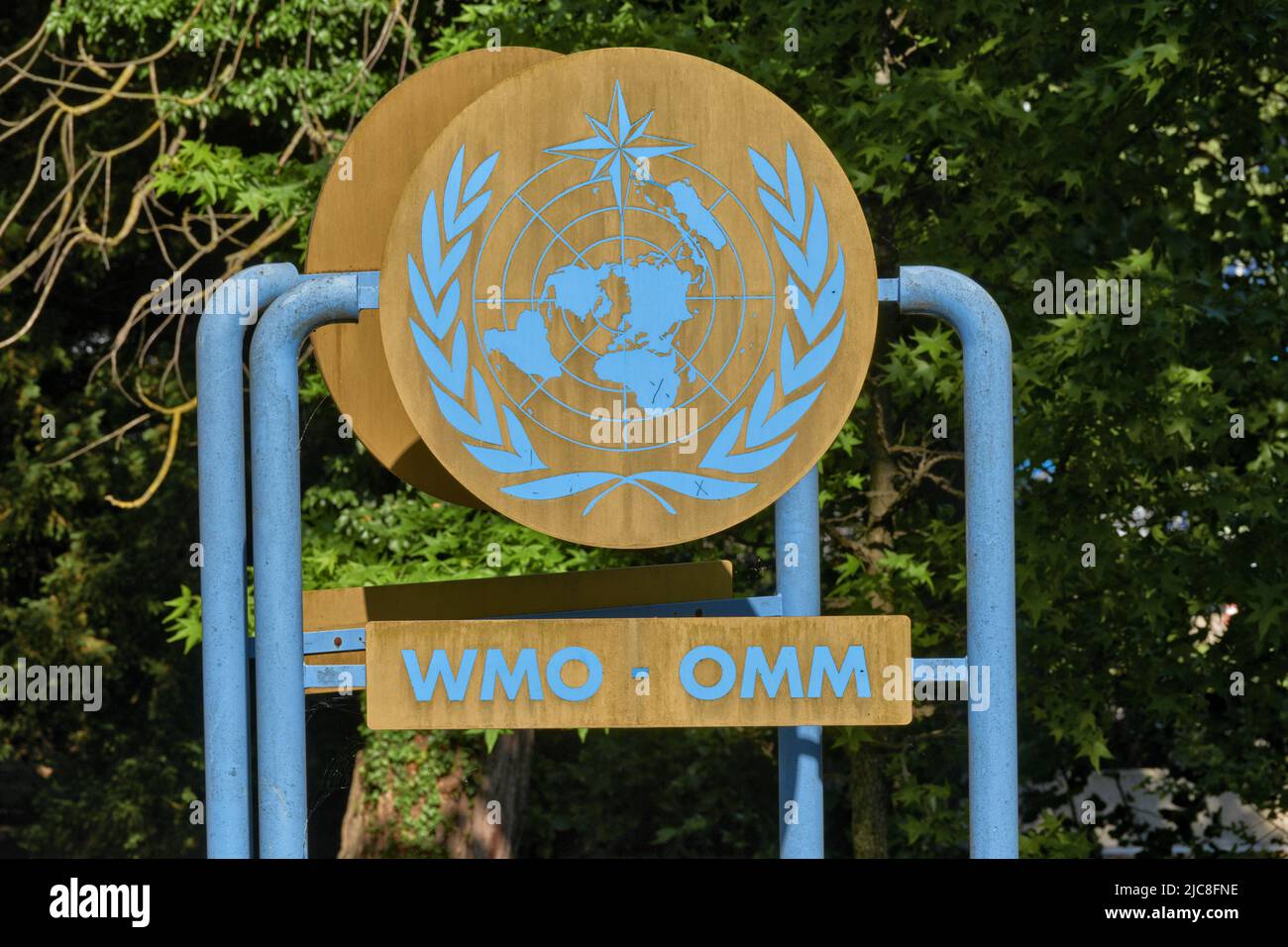 Ginevra Svizzera - 30 maggio 2022 : cartello e logo sull'edificio WMO. Il WMO è l'Organizzazione Meteorologica Mondiale Foto Stock