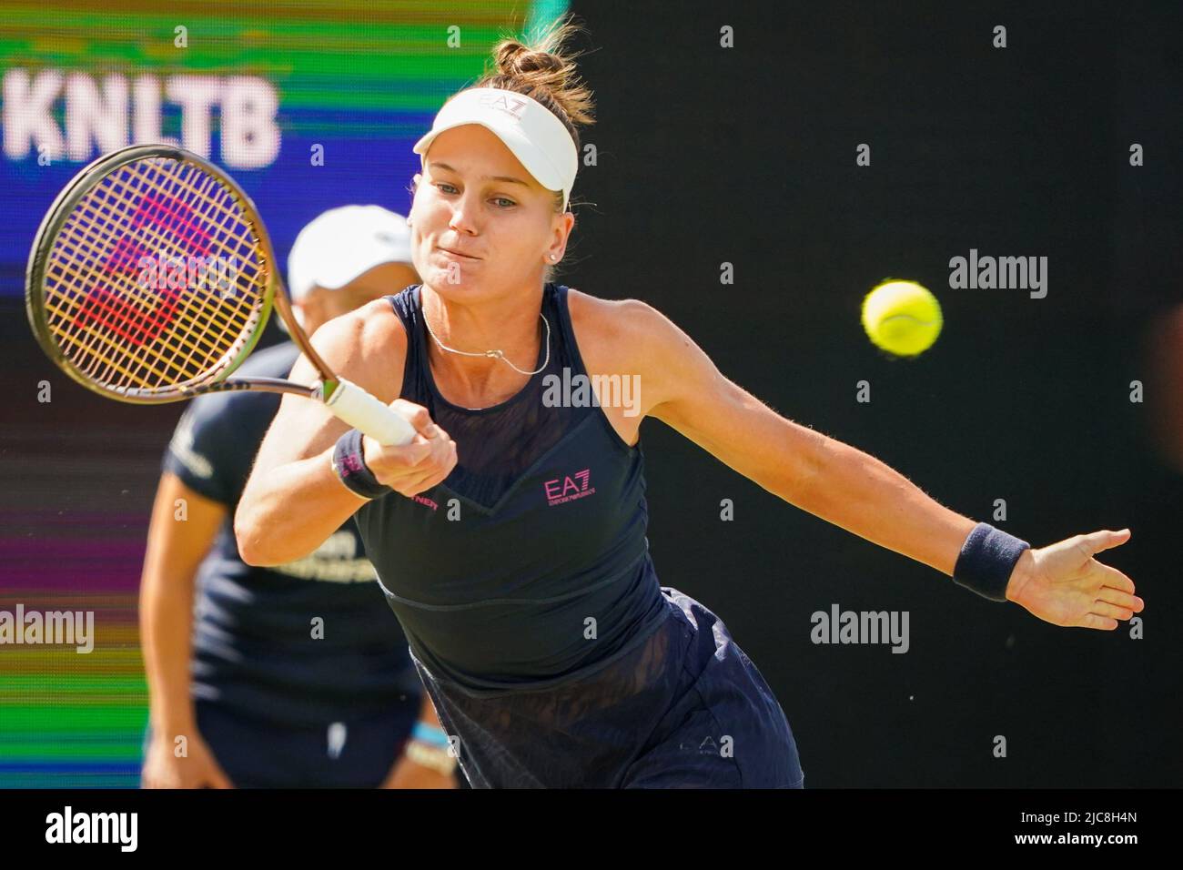 'S-HERTOGENBOSCH, PAESI BASSI - GIUGNO 11: Veronika Kudermetova di Russia durante la partita delle semifinali Womens Singles tra Ekaterina Alexandrova di Russia e Veronika Kudermetova di Russia all'Autotron il 11 Giugno 2022 in 's-Hertogenbosch, Paesi Bassi (Foto di Joris Verwijst/Agenzia BSR) Foto Stock