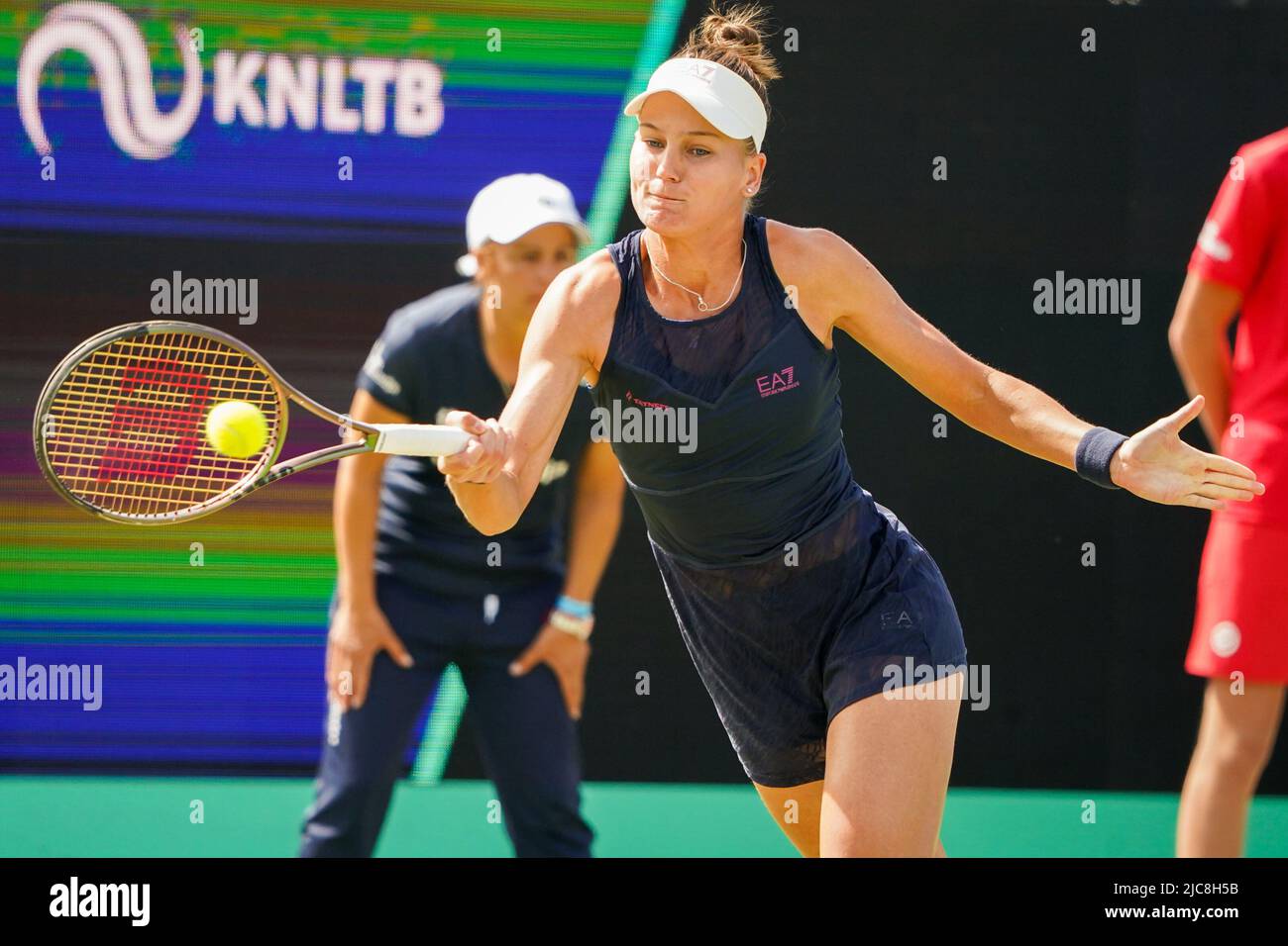 'S-HERTOGENBOSCH, PAESI BASSI - GIUGNO 11: Veronika Kudermetova di Russia durante la partita delle semifinali Womens Singles tra Ekaterina Alexandrova di Russia e Veronika Kudermetova di Russia all'Autotron il 11 Giugno 2022 in 's-Hertogenbosch, Paesi Bassi (Foto di Joris Verwijst/Agenzia BSR) Foto Stock