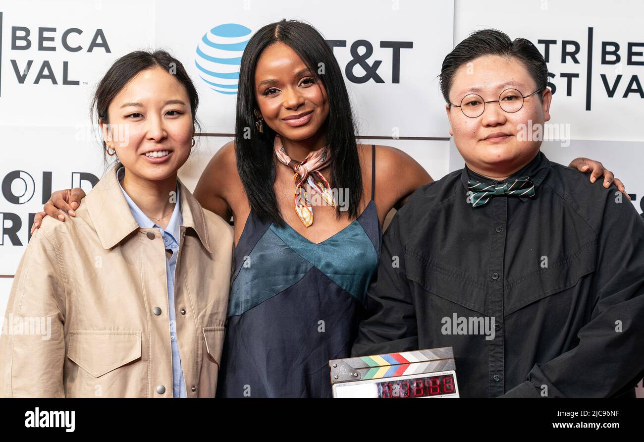 New York, Stati Uniti. 10th giugno 2022. Così i giovani Shelly Yo, Natasha Parker e Guo Guo partecipano alla AT&T Untold Stories durante il Tribeca Festival presso gli Spring Studios. Così i giovani Shelly Yo e Guo Guo sono stati annunciati come vincitori. (Foto di Lev Radin/Pacific Press) Credit: Pacific Press Media Production Corp./Alamy Live News Foto Stock