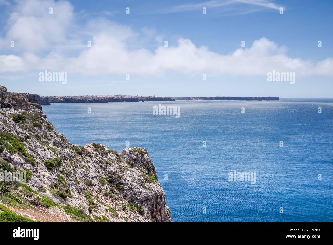 Veduta del punto Sagres (Ponta de Sagres) dalla Fortezza di Beliche - Sagres, Algarve, Portogallo Foto Stock