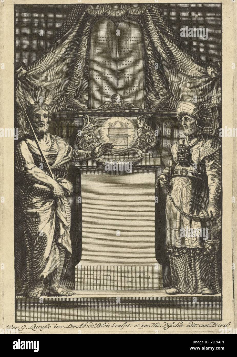 Allegoria dell'Antico e del nuovo Testamento con le tavole della Legge e l'Arca dell'Alleanza su un piedistallo. Mosè e Aaronne come sommo sacerdote si levano da entrambi i lati. Allegoria del Vecchio e del nuovo Testamento con Mosè e Aaronne pagina del titolo per: De Heylige historien zoo van het Oude als Nieuwe testamental, Amsterdam., stampatore: Abraham de Blois, (menzionato sull'oggetto), Gerard de Lairesse, (menzionato sull'oggetto), editore: Nicolaes Visscher (i), Amsterdam, 1651-1679, carta, incisione, a 160 mm x l 109 mm Foto Stock