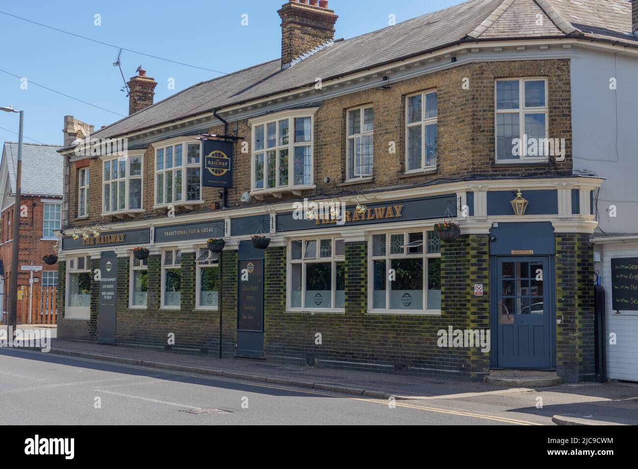 Southend on Sea, Regno Unito. 11th Giu 2022. Il Railway Pub, Prittlewell. Scenes Near Prittlewell Station, Southend on Sea, l'area di Simon Dobbin è stata lasciata con danni cerebrali permanenti a seguito di un assalto dopo una partita Southend Utd vs Cambridge Utd il 21st marzo 2015. Il sig. Dobbin è deceduto il 21st ottobre 2020. Aveva 48 anni. All'inizio della settimana, il 10th giugno 2022, la polizia dell'Essex arrestò cinque uomini in relazione all'assalto. Penelope Barritt/Alamy Live News Foto Stock