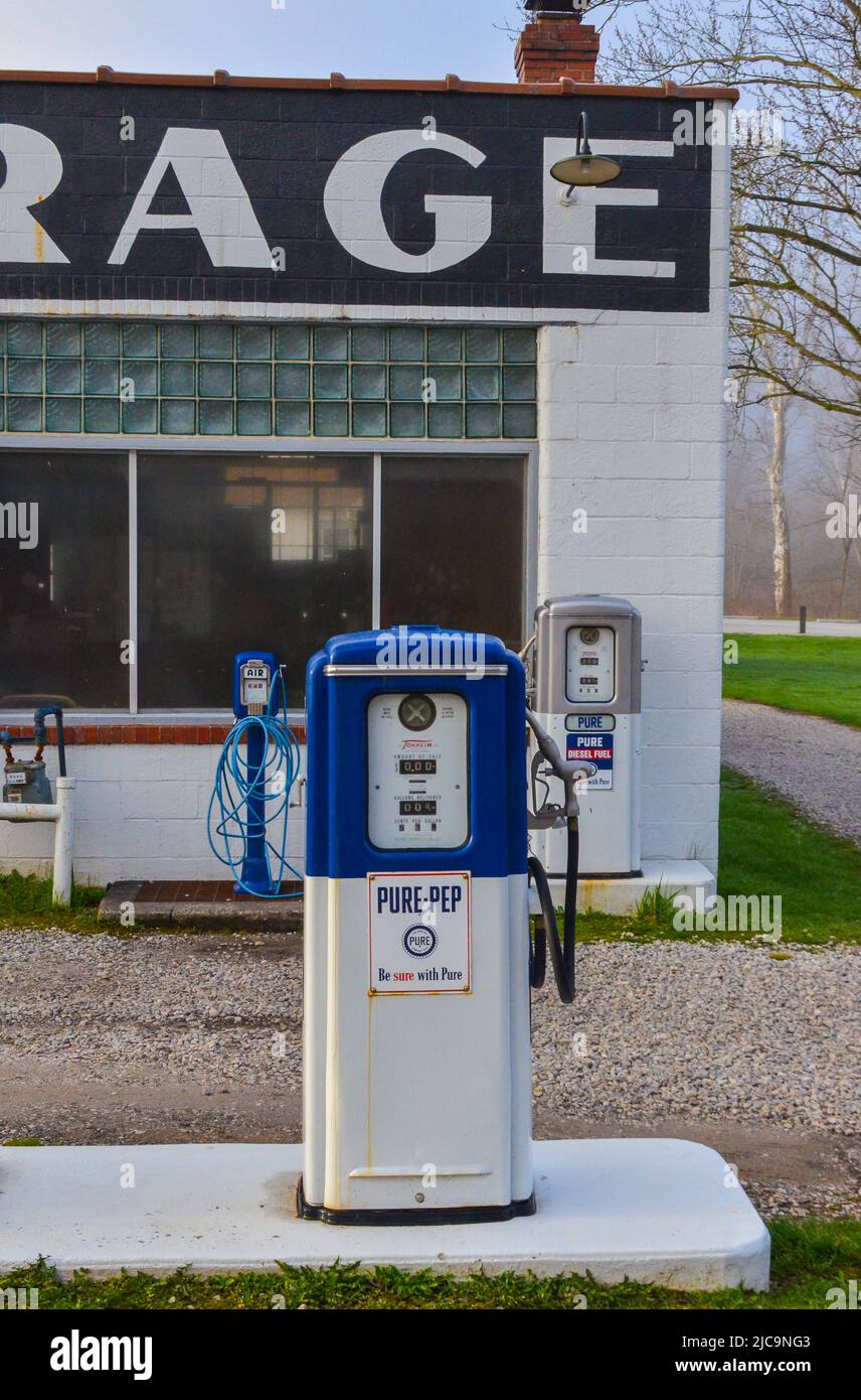 USA, Ohio - 26 aprile 2018: distributore di benzina vintage (M.D..Garage), Ohio Stati Uniti Foto Stock