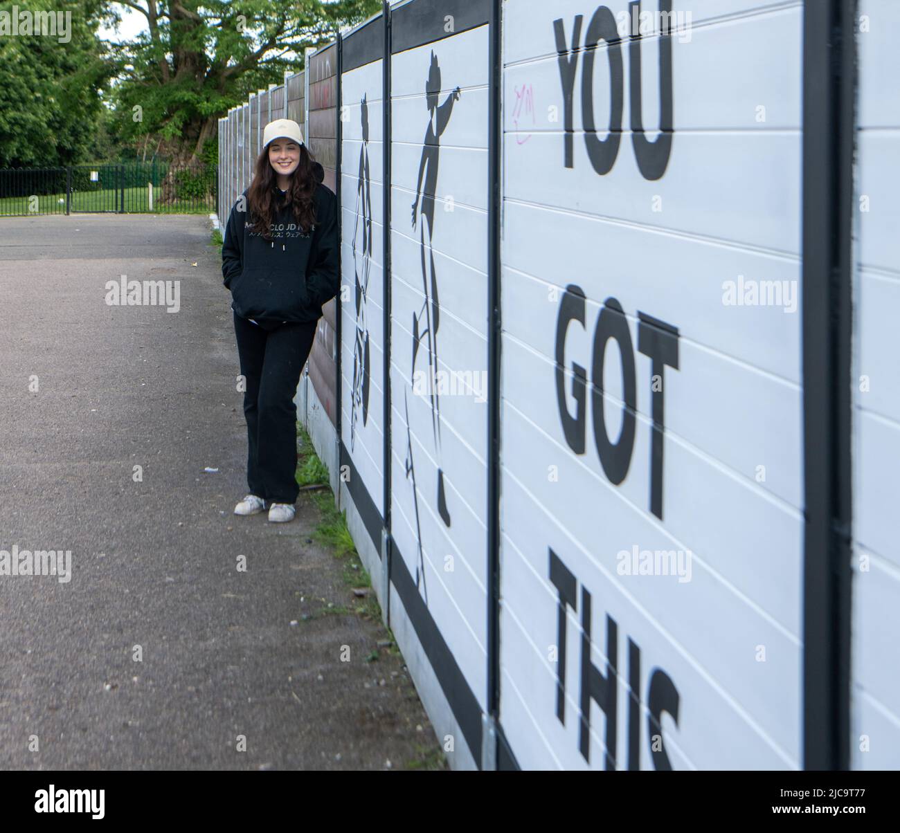Brentwood Essex 11th giugno 2022 due murales del parco di skateboard sono stati presentati come parte dell'annuale Brentwood Art Trail ritratto Charlotte Robinson, artista, credito: Ian Davidson/Alamy Live News Foto Stock