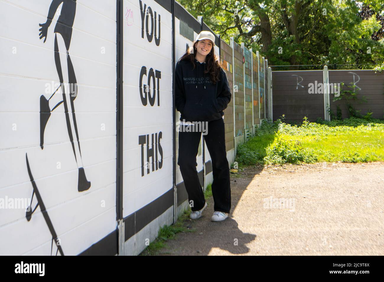 Brentwood Essex 11th giugno 2022 due murales del parco di skateboard sono stati abbelliti come parte dell'annuale Brentwood Art trail ritratto Charlotte Robinson artista, accreditamento: Ian Davidson/Alamy Live News Foto Stock