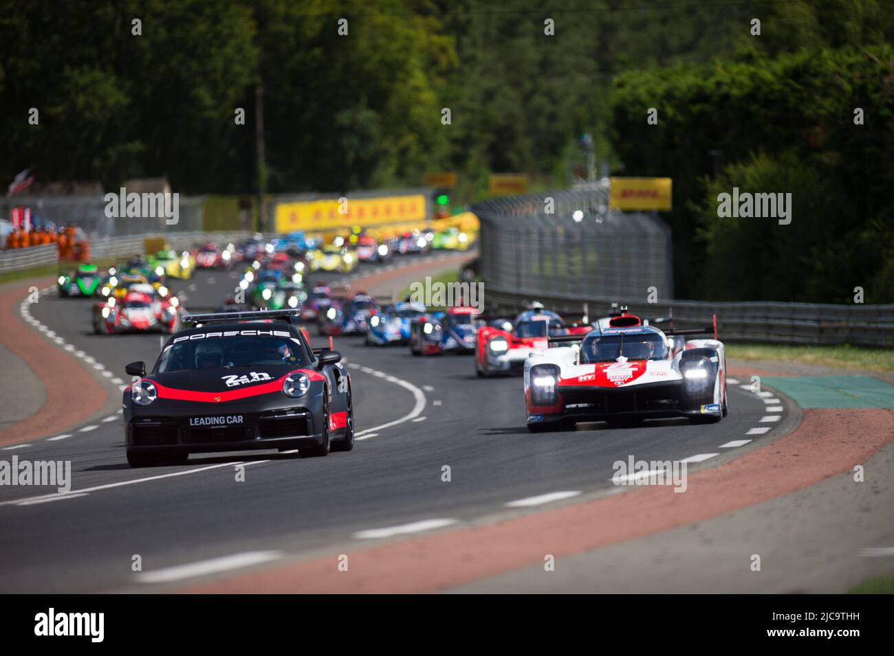 Giro di formazione con Porsche vettura leader durante la 2022 24 ore di le Mans, 3rd round del FIA World Endurance Championship 2022, sul Circuit de la Sarthe, dal 11 al 12 giugno 2022 a le Mans, Francia - Foto: Jan-patrick Wagner/DPPI/LiveMedia Foto Stock