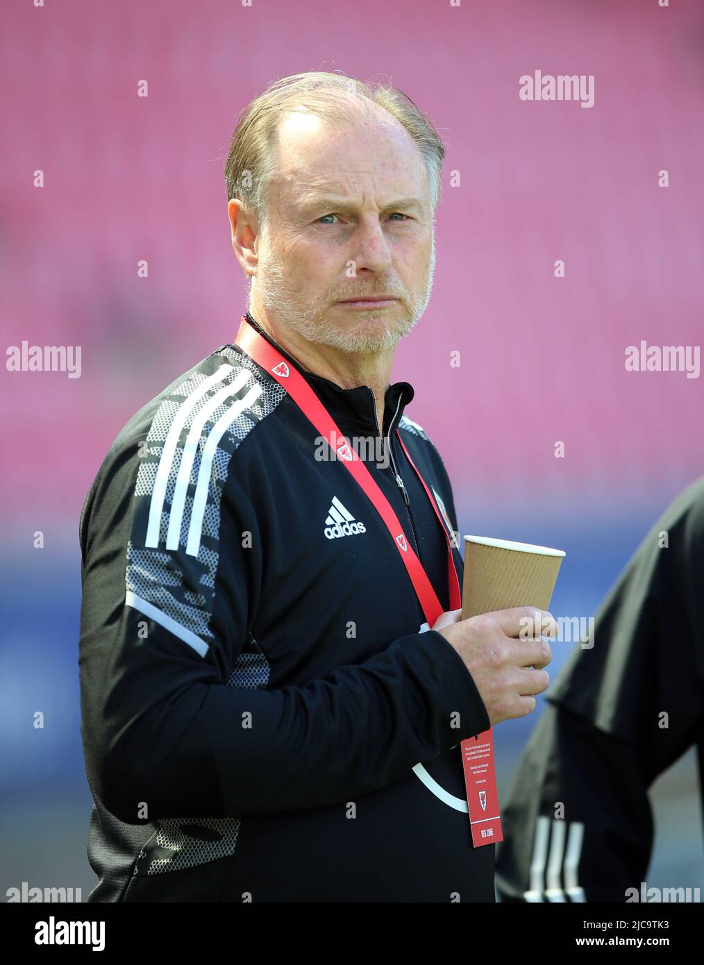 Paul Bodin, allenatore del Galles, davanti alla partita di qualificazione del Campionato europeo UEFA U21 al Parc y Scarlets di Llanelli. Data foto: Sabato 11 giugno 2022. Foto Stock