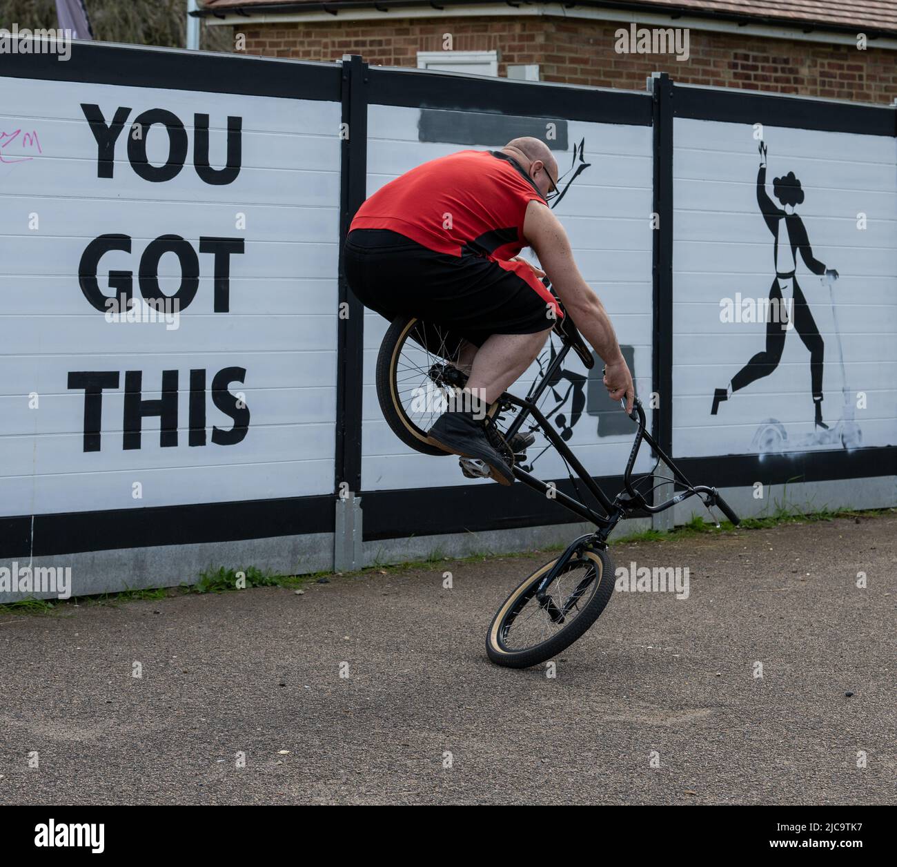 Brentwood Essex 11th giugno 2022 due murales del parco di skateboard sono stati presentati come parte del percorso annuale di Brentwood Art, illustrato Dennis o'Brien, Credit: Ian Davidson/Alamy Live News Foto Stock