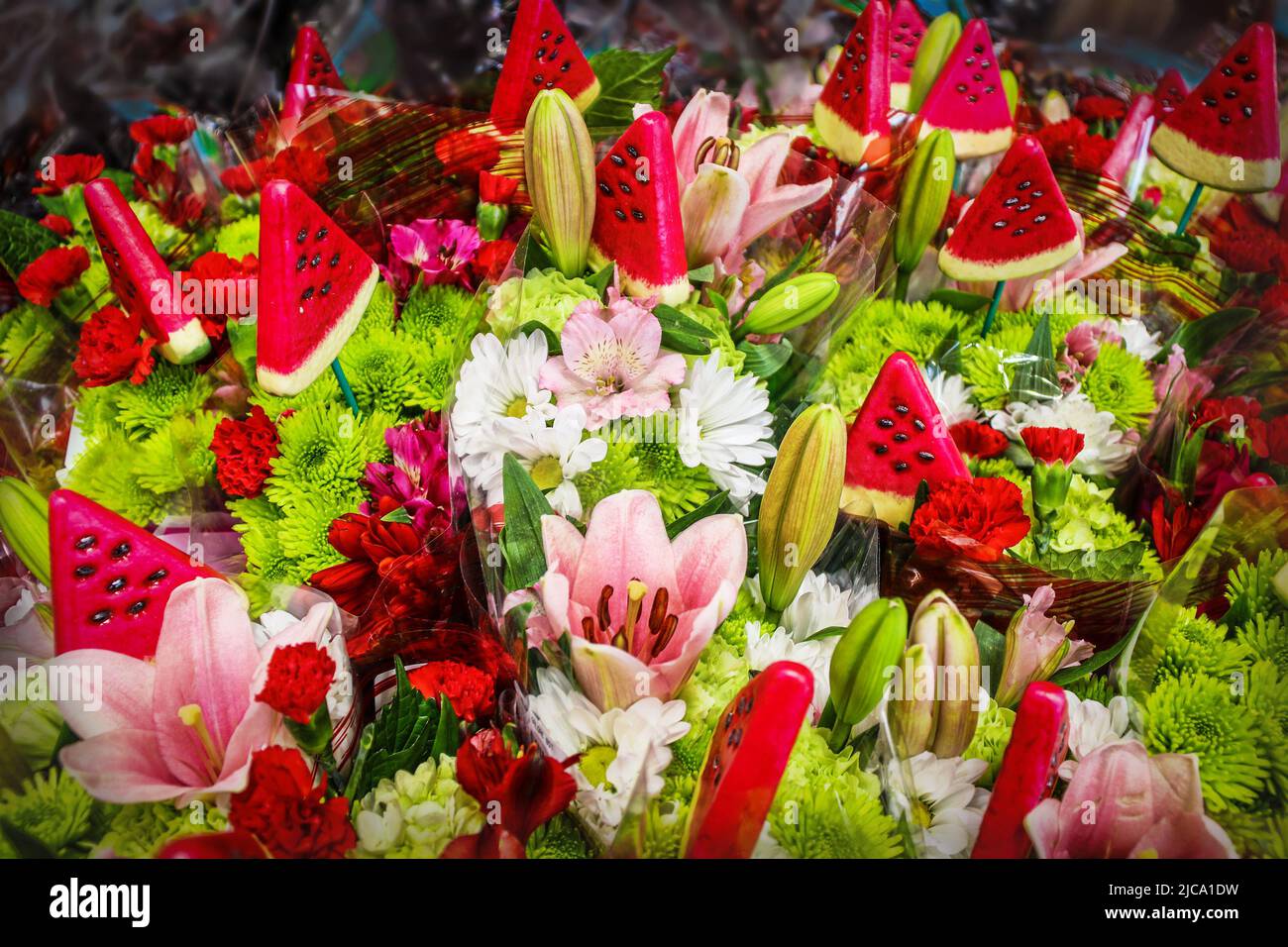 Colorate bacchette estive con guglie di watermelon - vista dall'alto Foto Stock