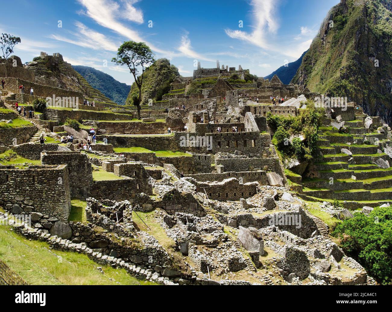 Machu Picchu è un sito archeologico inca situato in Perù, eletto nel 2007 come una delle sette meraviglie del mondo moderno Foto Stock Machu Picchu è un sito archeologico inca situato in Perù, eletto nel 2007 come una delle sette meraviglie del mondo moderno Foto Stock
