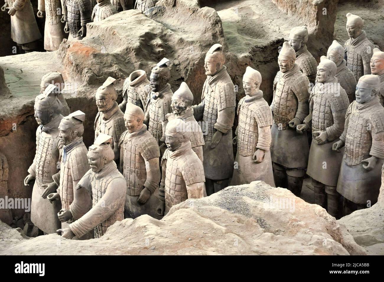 L'Esercito di Terracotta è un insieme di statue poste nel mausoleo del primo imperatore Qin, posto nella città di Xi'an Cina. Foto Stock
