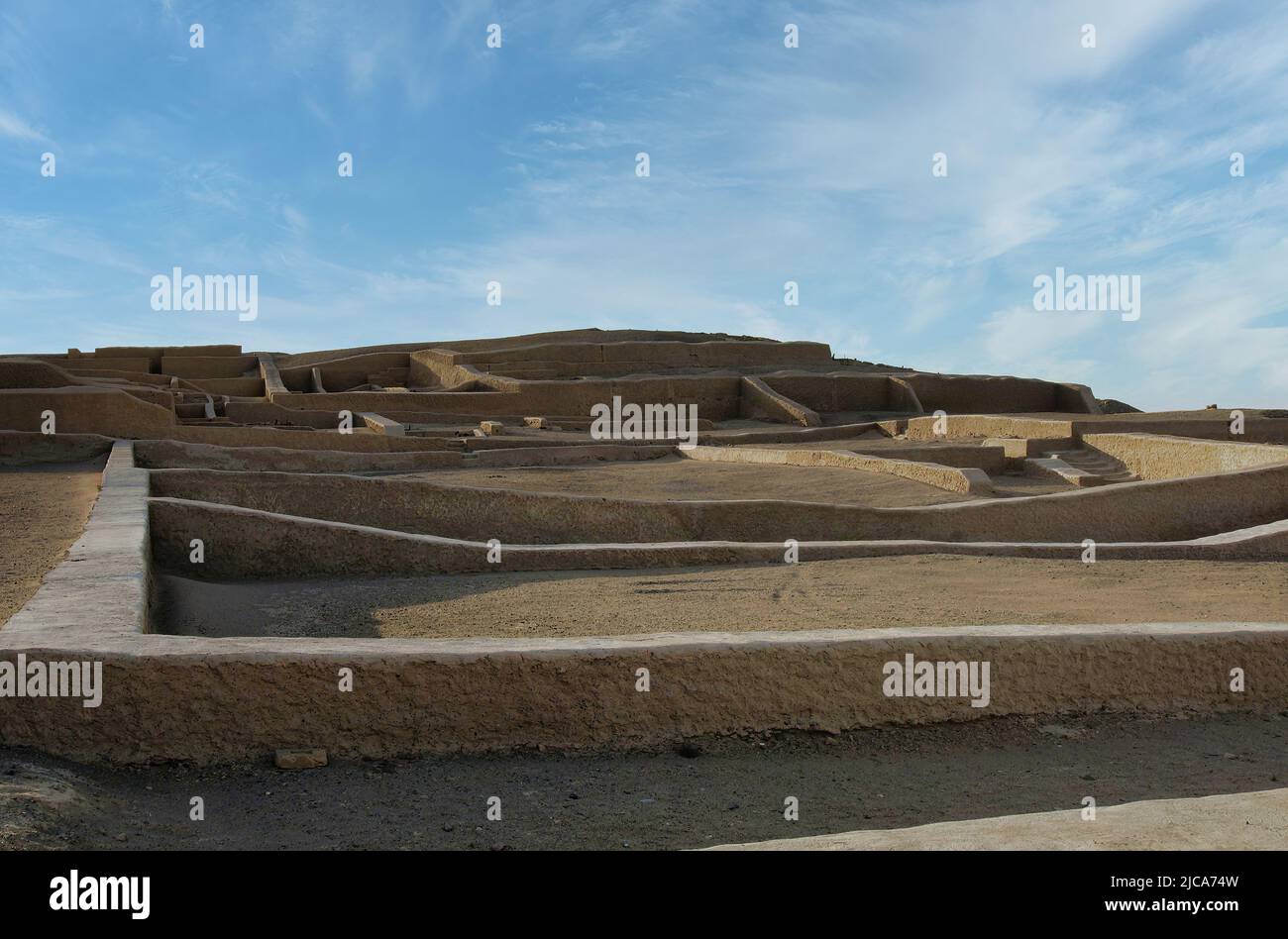 Piramide di Nazca al sito archeologico di Cahuachi nel deserto di Nazca in Perù Foto Stock