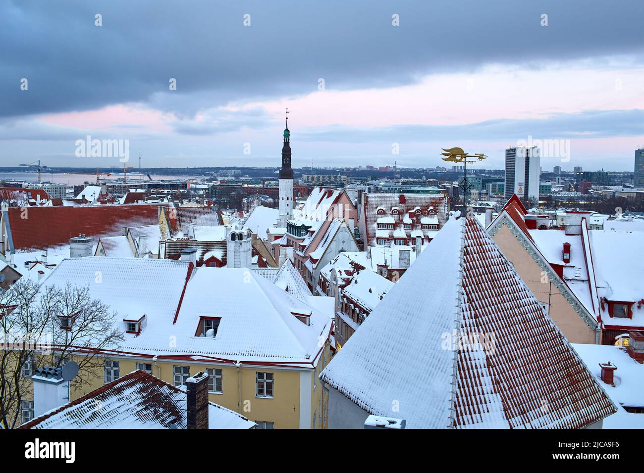 Città di Tallinn metà inverno a Snowy Estonia Foto Stock