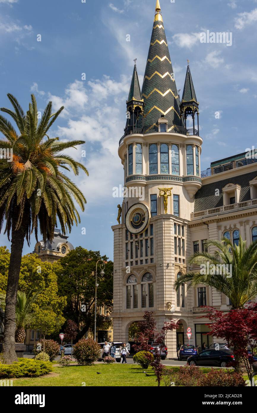 Batumi, Georgia - Maggio 15 2022: Piazza Europa. Orologio astronomico nel centro della città di Batumi Foto Stock