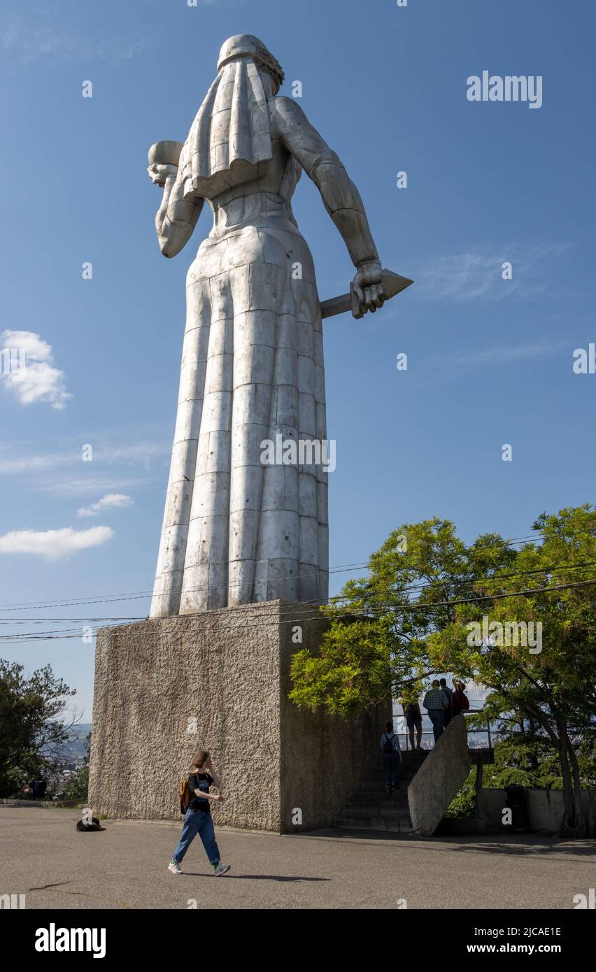 Tbilisi, Georgia - Maggio 17 2022: Statua di Kartlis Deda a Sololaki Hill, Tbilisi Foto Stock