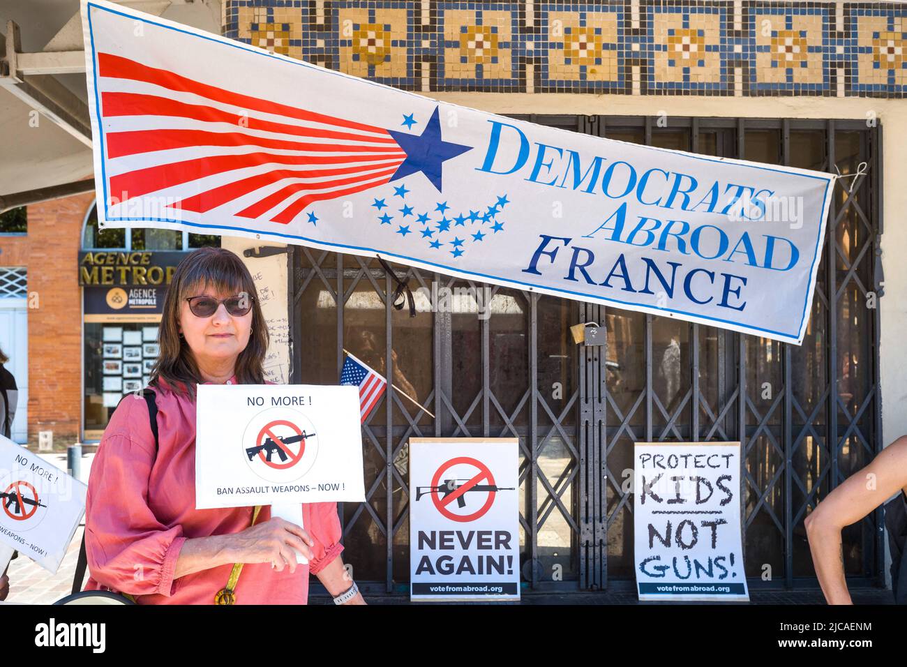Il Partito democratico si raduna all'estero per onorare le vittime dell'uccisione della Scuola elementare Robb a Uvalde, Texas, il 24 maggio 2022. Francia, Toulouse le 11 Juin 2022. Foto di Patricia Huchot-Boissier/ABACAPRESS.COM Foto Stock