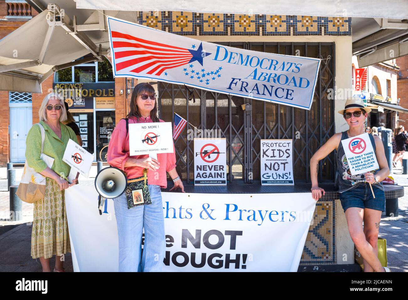 Il Partito democratico si raduna all'estero per onorare le vittime dell'uccisione della Scuola elementare Robb a Uvalde, Texas, il 24 maggio 2022. Francia, Toulouse le 11 Juin 2022. Foto di Patricia Huchot-Boissier/ABACAPRESS.COM Foto Stock