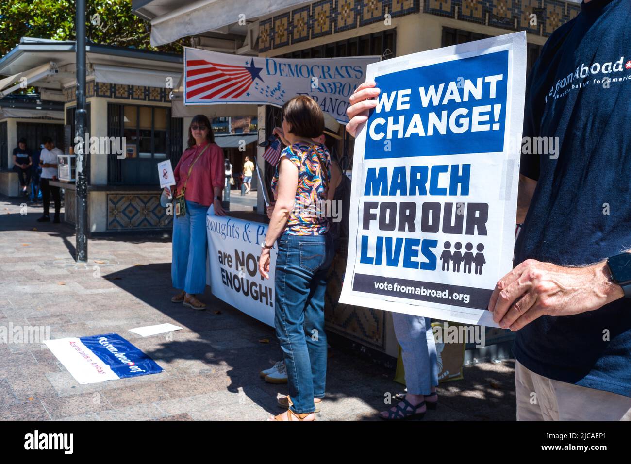 Un uomo con un cartello, vogliamo cambiare !. Marzo per la nostra vita. Il Partito democratico si raduna all'estero per onorare le vittime dell'uccisione della Scuola elementare Robb a Uvalde, Texas, il 24 maggio 2022. Francia, Toulouse le 11 Juin 2022. Foto di Patricia Huchot-Boissier/ABACAPRESS.COM Foto Stock