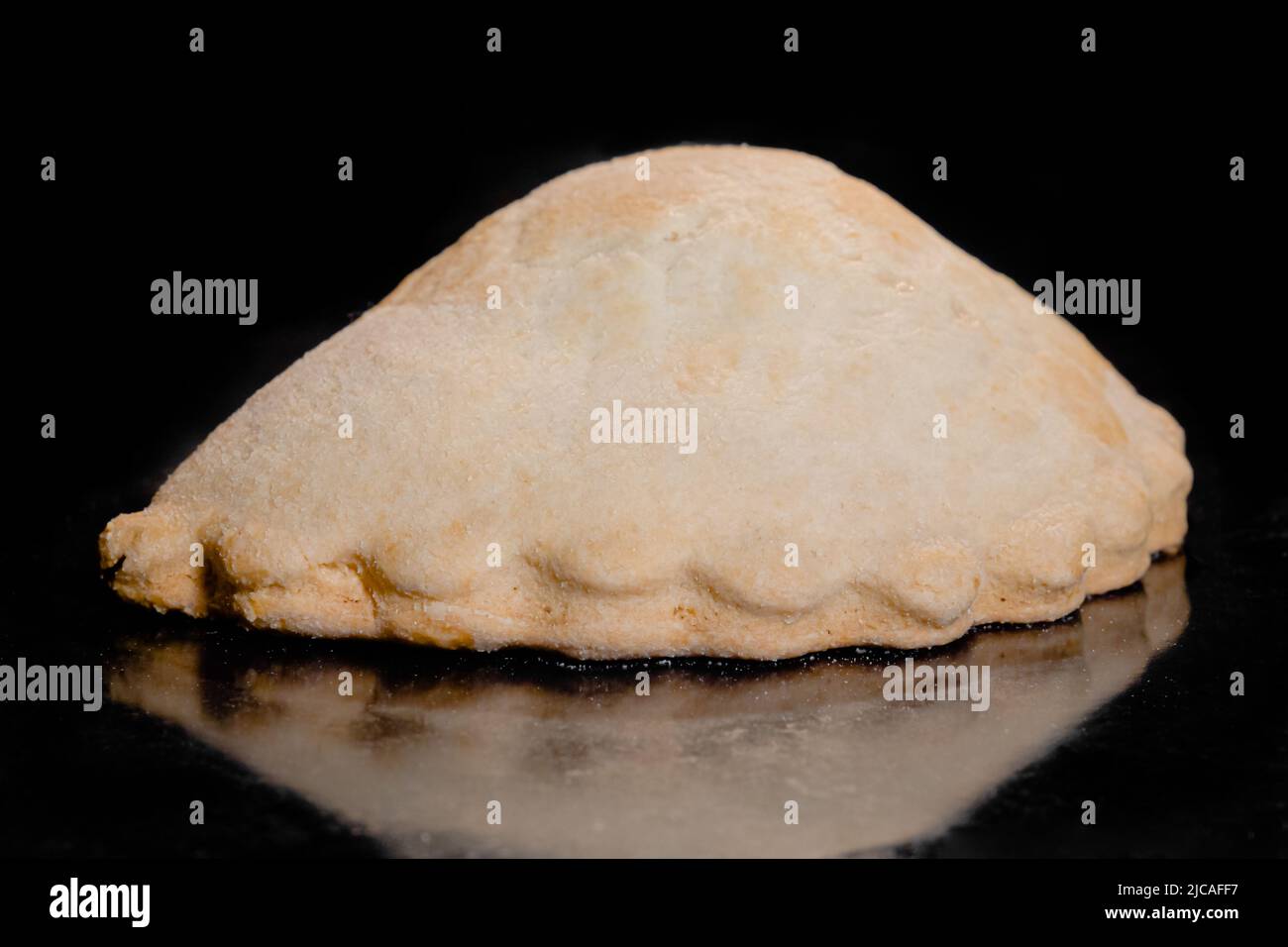 Primo piano: Torta di pasta frolla al forno, torta piatta in forno elettrico Foto Stock