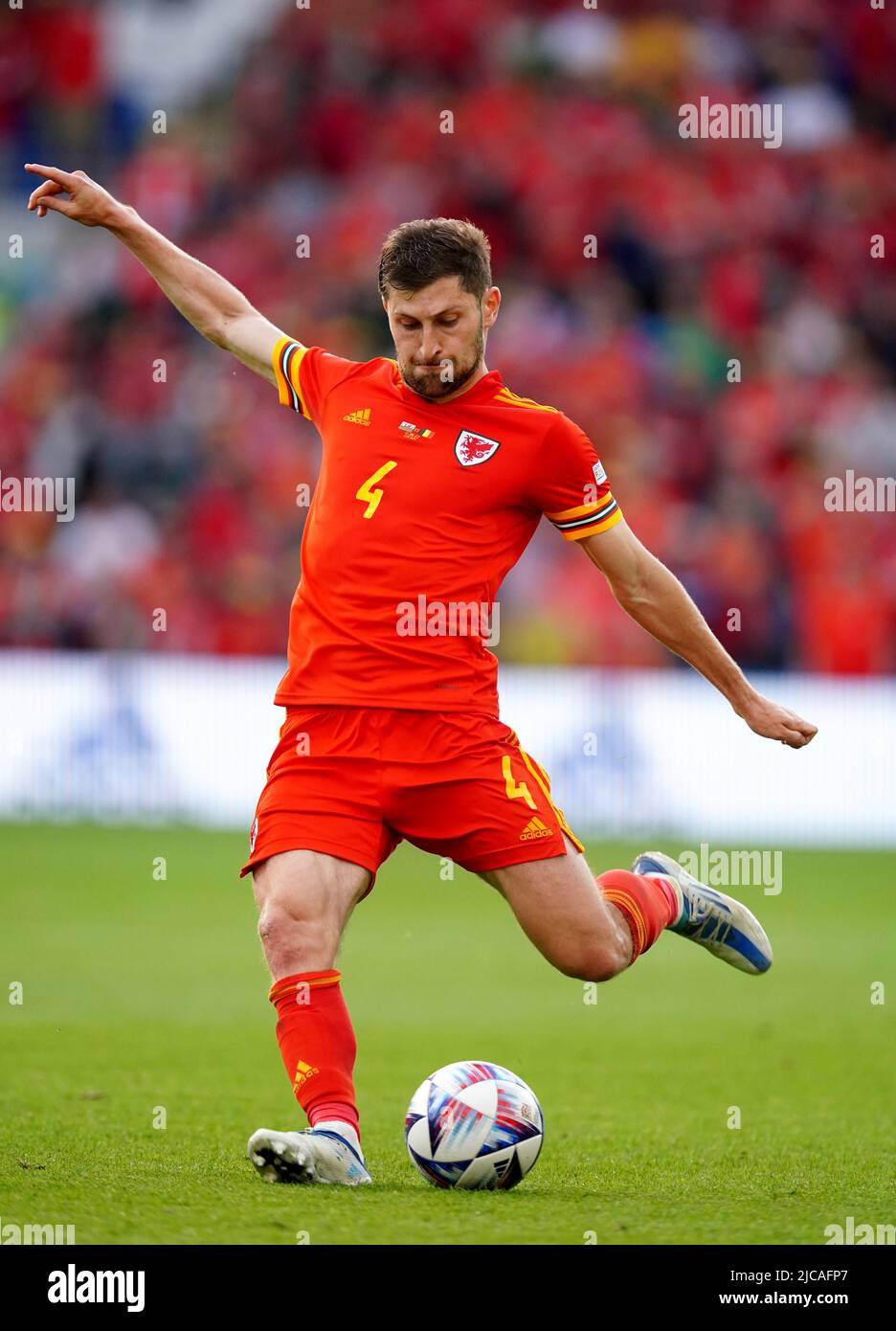 Ben Davies del Galles durante la partita della UEFA Nations League al Cardiff City Stadium di Cardiff. Data foto: Sabato 11 giugno 2022. Foto Stock