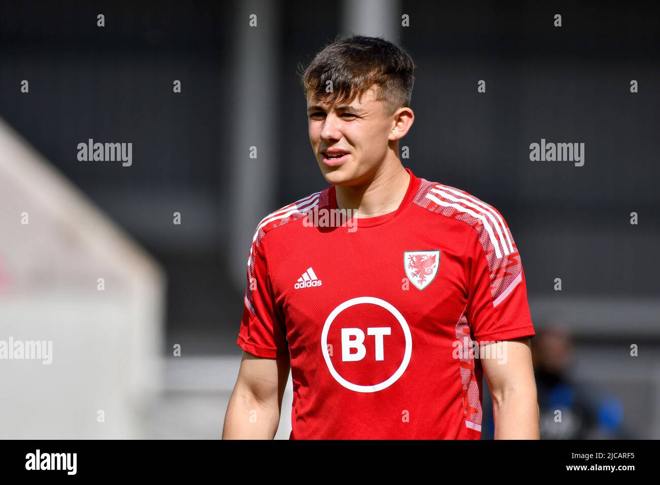 Llanelli, Galles. 11 giugno 2022. Tom Sparrow of Wales U21 durante il riscaldamento pre-partita prima della UEFA European Under-21 Championship Qualifier Group e partita tra Galles U21 e Olanda U21 al Parc y Scarlets di Llanelli, Galles, Regno Unito, il 11 giugno 2022. Credit: Duncan Thomas/Majestic Media. Foto Stock