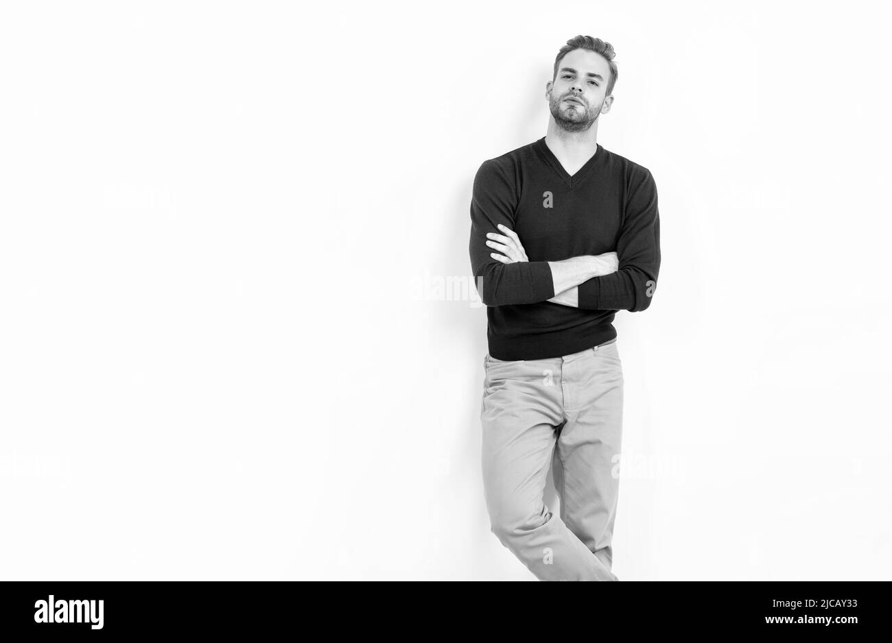 Bello uomo look rilassato in stile casual moda, boutique pronto-a-indossare Foto Stock