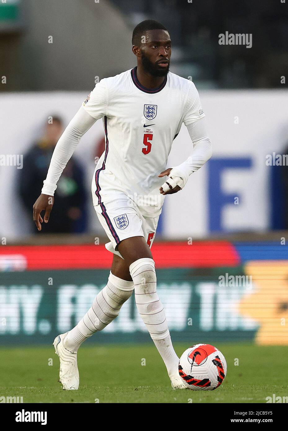 Wolverhampton, Inghilterra, 11th giugno 2022. Fikayo Tomori d'Inghilterra durante la partita della UEFA Nations League a Molineux, Wolverhampton. Il credito dovrebbe essere: Darren Staples / Sportimage Foto Stock