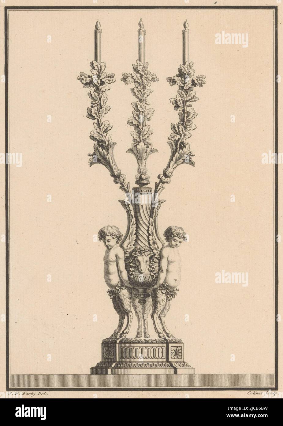 Una girandola ornata a tre armi con tendini e due putti alati su piedi di buck, Girandole con putti A Cahier de Six Girandoles a l'usage des ORF, tipografo: A. Colinet, (menzionato sull'oggetto), disegnatore intermediario: Jean Francois Forty, (menzionato sull'oggetto), editore: Jacques-Francois Chéreau, (menzionato sull'oggetto), Parigi, 1775 - 1790, carta, incisione, incisione, h 262 mm x l 194 mm Foto Stock