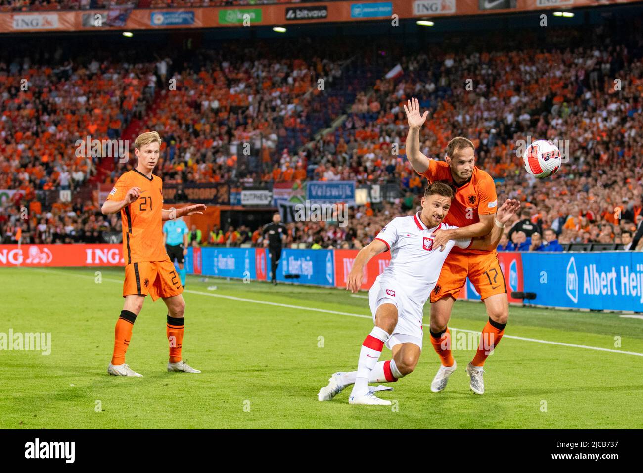 Rotterdam, Paesi Bassi. 12th giugno 2022. Daley Blind of Netherlands e Matty Cash of Poland durante la partita della UEFA Nations League, League A, Group 4 tra Paesi Bassi e Polonia al Feijenoord 'De Kuip' Stadium di Rotterdam, Paesi Bassi il 11 giugno 2022 (Foto di Andrew SURMA/ Credit: Sipa USA/Alamy Live News Foto Stock