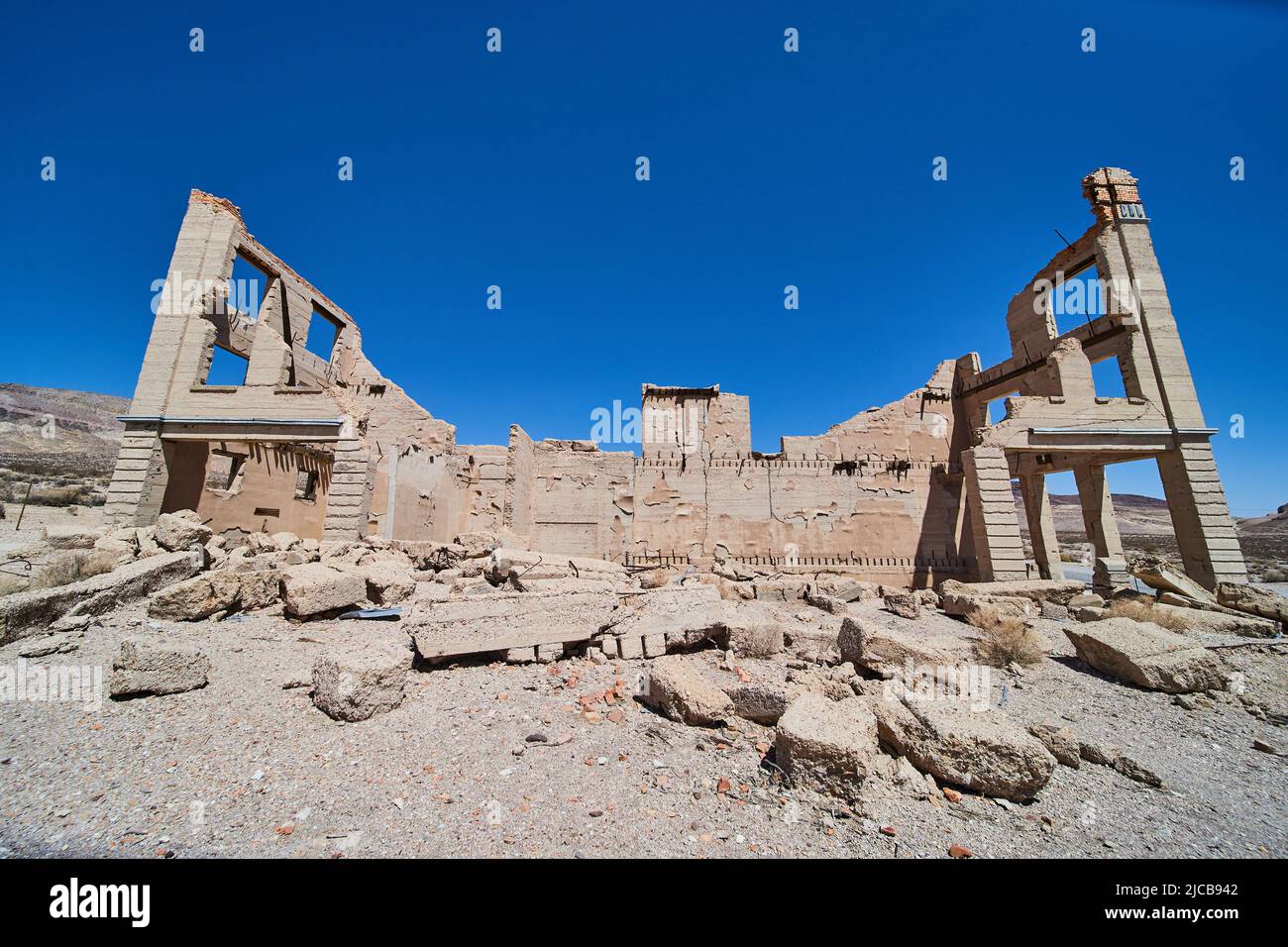 Rhyolite vecchia banca costruzione profilo laterale nel deserto Foto Stock