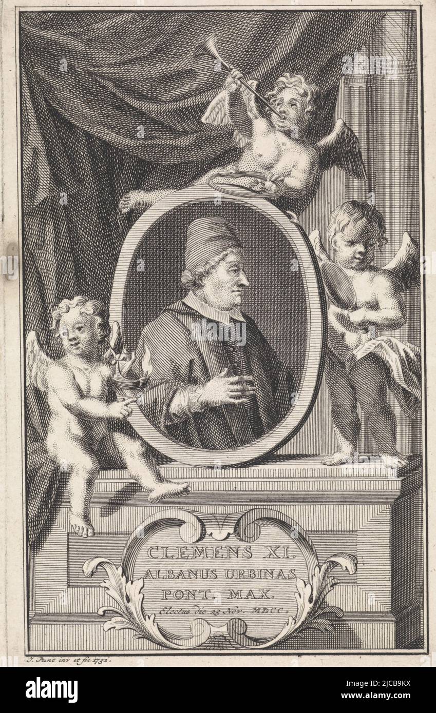 Ritratto di Clemens XI, nominato papa il 23 novembre 1700 che circonda la cornice con la sua effigia sono tre putti che detengono simboli eternità sul piedistallo un cartouche con il suo nome e data di nomina, Ritratto di Papa Clemens XI, tipografo: Jan Punt, (menzionato in oggetto), Jan Punt, (menzionato in oggetto), Amsterdam, 1732, carta, incisione, incisione, h 147 mm x l 94 mm Foto Stock