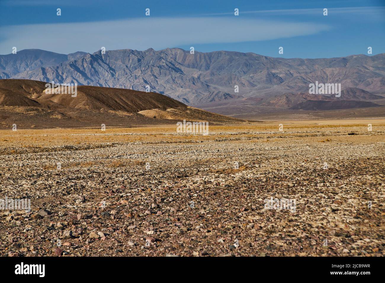 Pianure sabbiose del deserto e montagne della Valle della morte Foto Stock